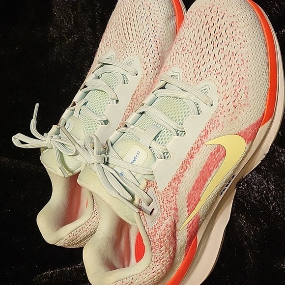 Nike Air Winflo Sneakers - Picture 16 of 16